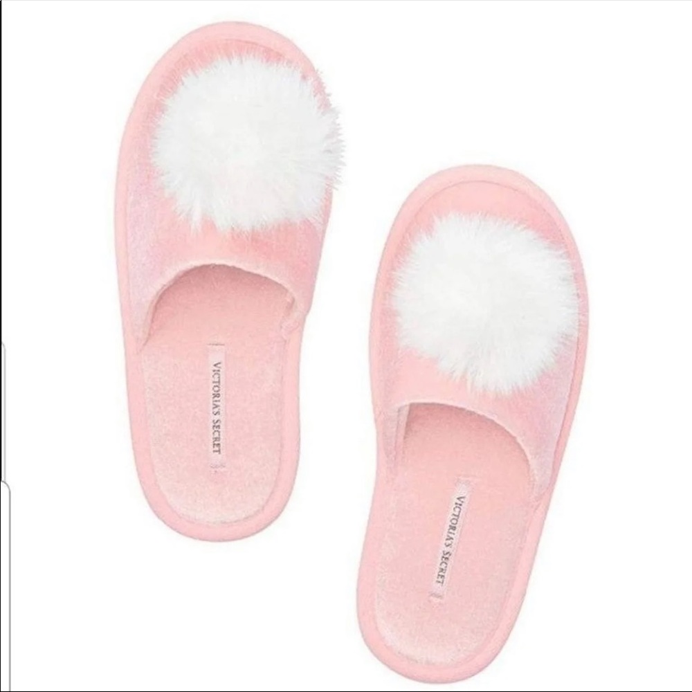 VICTORIA’S SECRET PINK SLIPPERS SIZE MEDIUM (7-8)
